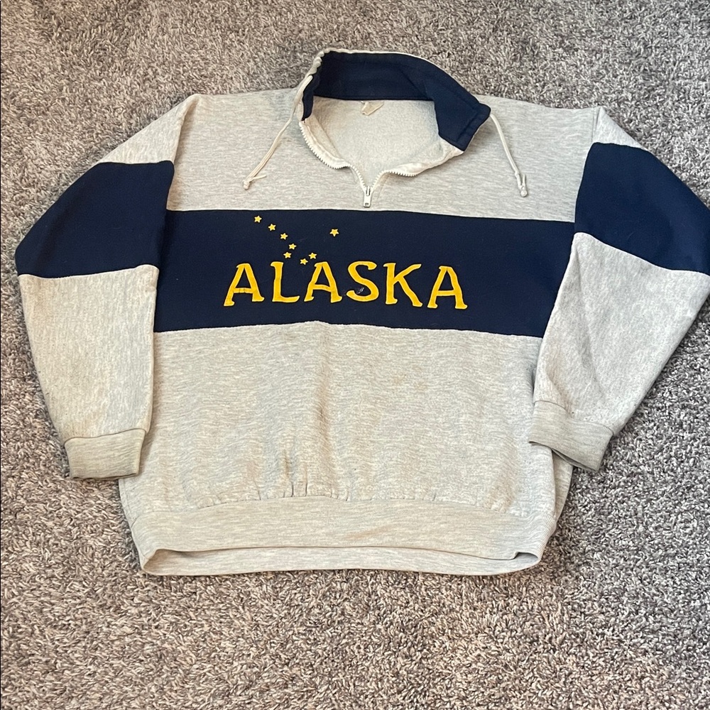🎉 3 for $25 🎉 Gray and Navy Vintage Alaska Sweatshirt